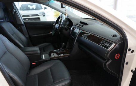 Toyota Camry, 2017 год, 2 600 000 рублей, 9 фотография