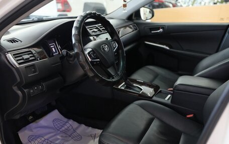 Toyota Camry, 2017 год, 2 600 000 рублей, 8 фотография