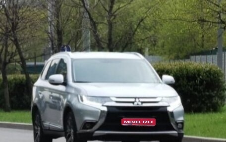 Mitsubishi Outlander III рестайлинг 3, 2018 год, 1 500 000 рублей, 1 фотография