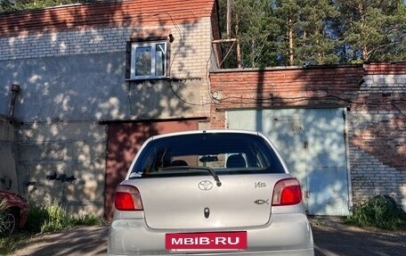Toyota Vitz, 2001 год, 280 000 рублей, 2 фотография