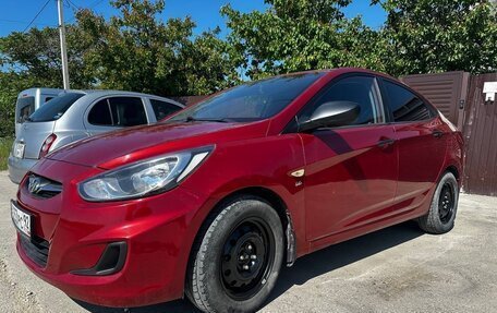 Hyundai Solaris II рестайлинг, 2013 год, 850 000 рублей, 4 фотография