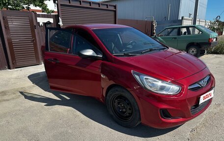 Hyundai Solaris II рестайлинг, 2013 год, 850 000 рублей, 3 фотография