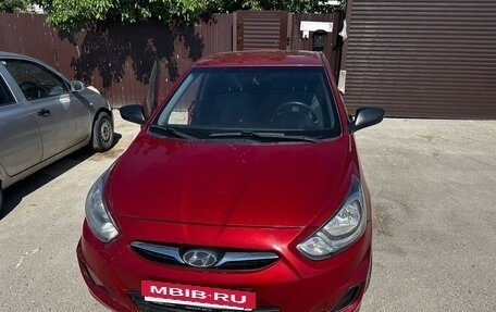 Hyundai Solaris II рестайлинг, 2013 год, 850 000 рублей, 2 фотография