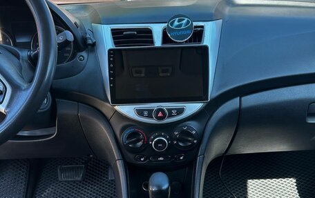 Hyundai Solaris II рестайлинг, 2013 год, 850 000 рублей, 24 фотография