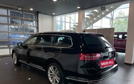 Volkswagen Passat B8 рестайлинг, 2018 год, 1 845 000 рублей, 5 фотография