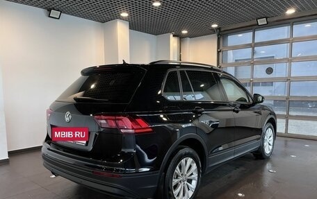 Volkswagen Tiguan II, 2020 год, 2 445 000 рублей, 3 фотография