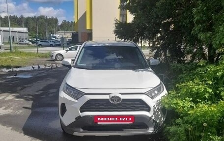 Toyota RAV4, 2021 год, 3 400 000 рублей, 4 фотография