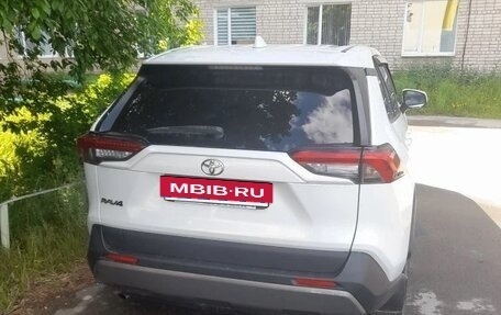 Toyota RAV4, 2021 год, 3 400 000 рублей, 3 фотография