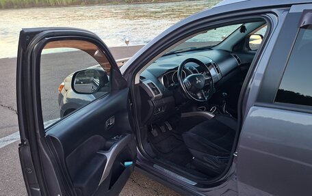 Mitsubishi Outlander III рестайлинг 3, 2008 год, 1 300 000 рублей, 10 фотография