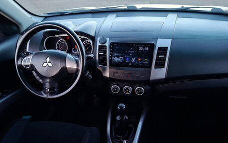 Mitsubishi Outlander III рестайлинг 3, 2008 год, 1 300 000 рублей, 13 фотография