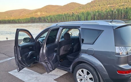 Mitsubishi Outlander III рестайлинг 3, 2008 год, 1 300 000 рублей, 9 фотография