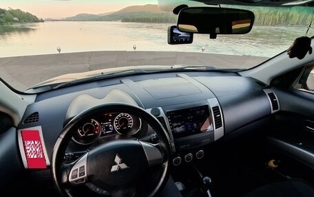 Mitsubishi Outlander III рестайлинг 3, 2008 год, 1 300 000 рублей, 14 фотография