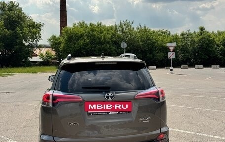 Toyota RAV4, 2018 год, 2 275 000 рублей, 4 фотография