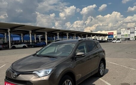 Toyota RAV4, 2018 год, 2 275 000 рублей, 2 фотография
