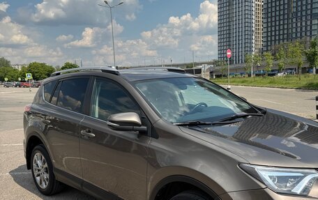 Toyota RAV4, 2018 год, 2 275 000 рублей, 8 фотография