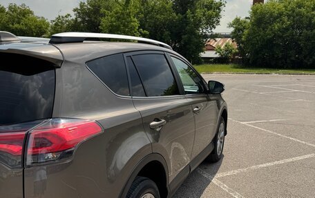 Toyota RAV4, 2018 год, 2 275 000 рублей, 11 фотография