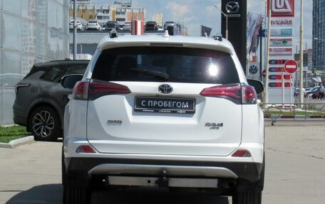 Toyota RAV4, 2015 год, 2 375 000 рублей, 6 фотография