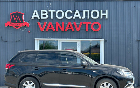 Mitsubishi Outlander III рестайлинг 3, 2017 год, 1 795 000 рублей, 4 фотография