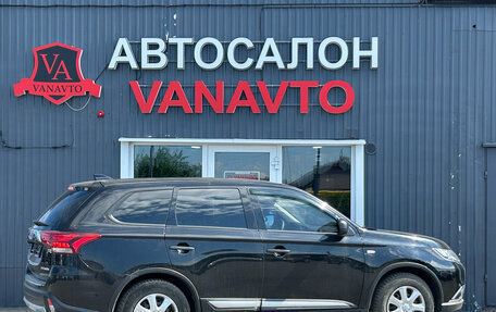 Mitsubishi Outlander III рестайлинг 3, 2017 год, 1 795 000 рублей, 8 фотография