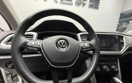 Volkswagen T-Roc I, 2023 год, 1 599 004 рублей, 12 фотография