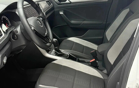 Volkswagen T-Roc I, 2023 год, 1 599 004 рублей, 14 фотография
