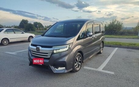 Honda Stepwgn IV, 2021 год, 1 960 000 рублей, 2 фотография