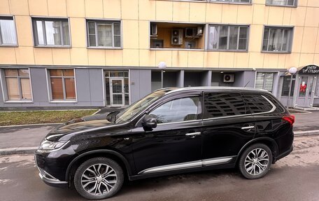 Mitsubishi Outlander III рестайлинг 3, 2015 год, 2 350 000 рублей, 7 фотография