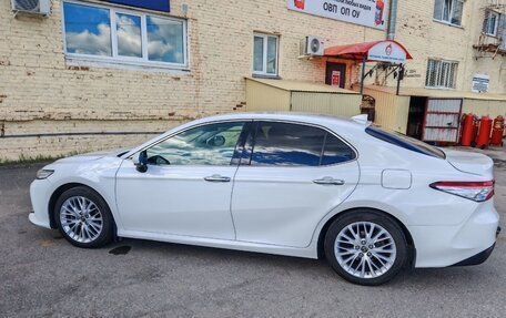 Toyota Camry, 2018 год, 2 730 000 рублей, 3 фотография