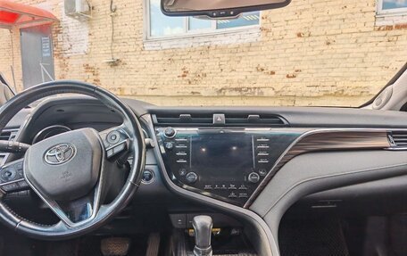 Toyota Camry, 2018 год, 2 730 000 рублей, 10 фотография