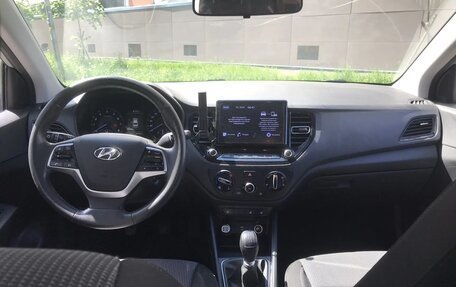Hyundai Solaris II рестайлинг, 2021 год, 1 380 000 рублей, 11 фотография