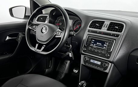 Volkswagen Polo VI (EU Market), 2016 год, 1 050 000 рублей, 13 фотография