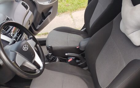Hyundai Solaris II рестайлинг, 2011 год, 650 000 рублей, 8 фотография