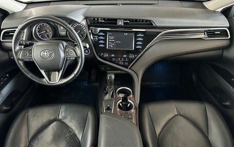 Toyota Camry, 2018 год, 2 100 000 рублей, 9 фотография