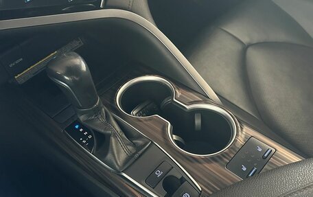 Toyota Camry, 2018 год, 2 100 000 рублей, 18 фотография