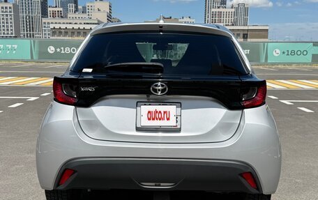 Toyota Yaris, 2021 год, 1 200 000 рублей, 14 фотография