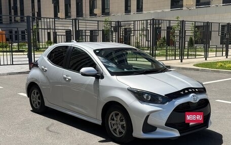 Toyota Yaris, 2021 год, 1 200 000 рублей, 3 фотография