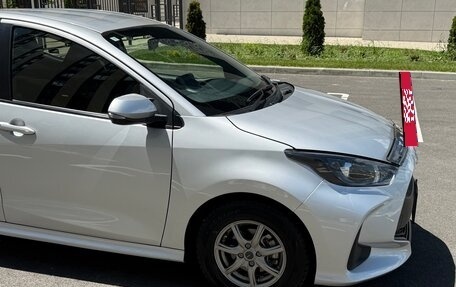 Toyota Yaris, 2021 год, 1 200 000 рублей, 9 фотография