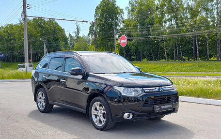 Mitsubishi Outlander III рестайлинг 3, 2013 год, 1 615 000 рублей, 3 фотография