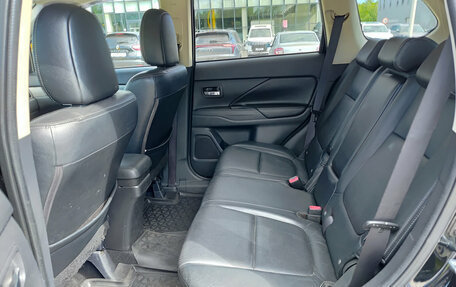 Mitsubishi Outlander III рестайлинг 3, 2013 год, 1 615 000 рублей, 12 фотография