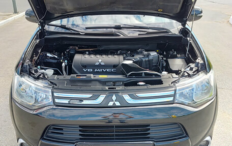 Mitsubishi Outlander III рестайлинг 3, 2013 год, 1 615 000 рублей, 9 фотография
