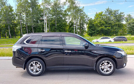 Mitsubishi Outlander III рестайлинг 3, 2013 год, 1 615 000 рублей, 4 фотография