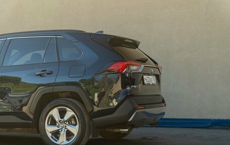 Toyota RAV4, 2019 год, 3 200 000 рублей, 13 фотография