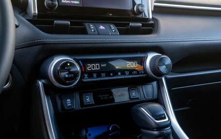 Toyota RAV4, 2019 год, 3 200 000 рублей, 18 фотография