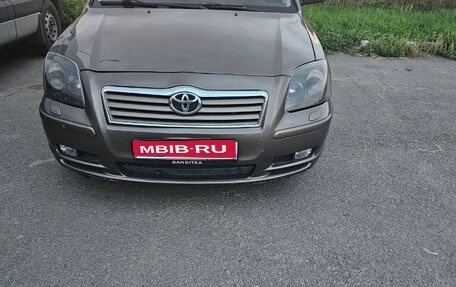 Toyota Avensis III рестайлинг, 2004 год, 760 000 рублей, 1 фотография