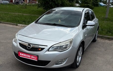 Opel Astra J, 2010 год, 690 000 рублей, 1 фотография