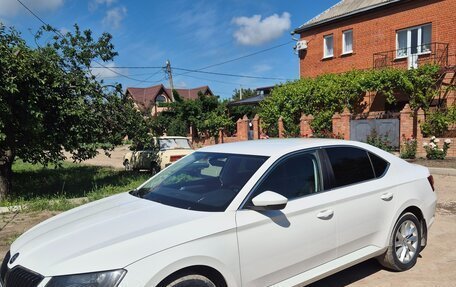 Skoda Superb III рестайлинг, 2017 год, 1 800 000 рублей, 2 фотография