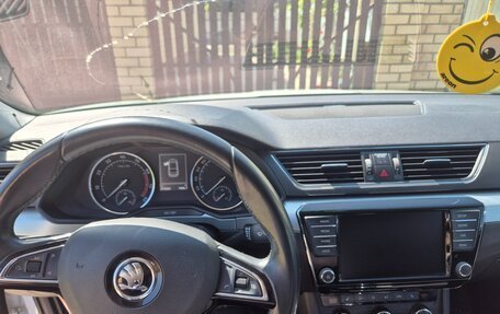 Skoda Superb III рестайлинг, 2017 год, 1 800 000 рублей, 10 фотография