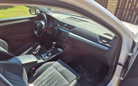 Skoda Superb III рестайлинг, 2017 год, 1 800 000 рублей, 13 фотография