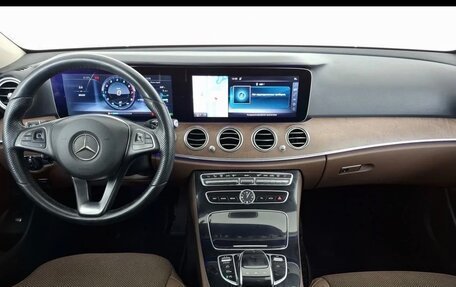 Mercedes-Benz E-Класс, 2016 год, 2 500 000 рублей, 12 фотография