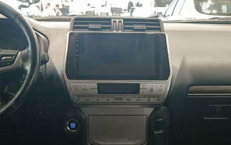 Toyota Land Cruiser Prado 150 рестайлинг 2, 2019 год, 3 850 000 рублей, 15 фотография